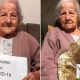 Foto de idosa com placa da vitória