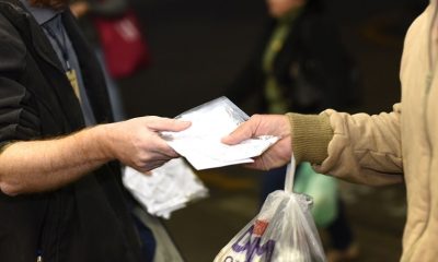 Foto de distribuição de máscaras