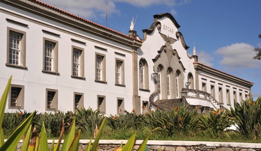 Foto da fachada do colégio militar