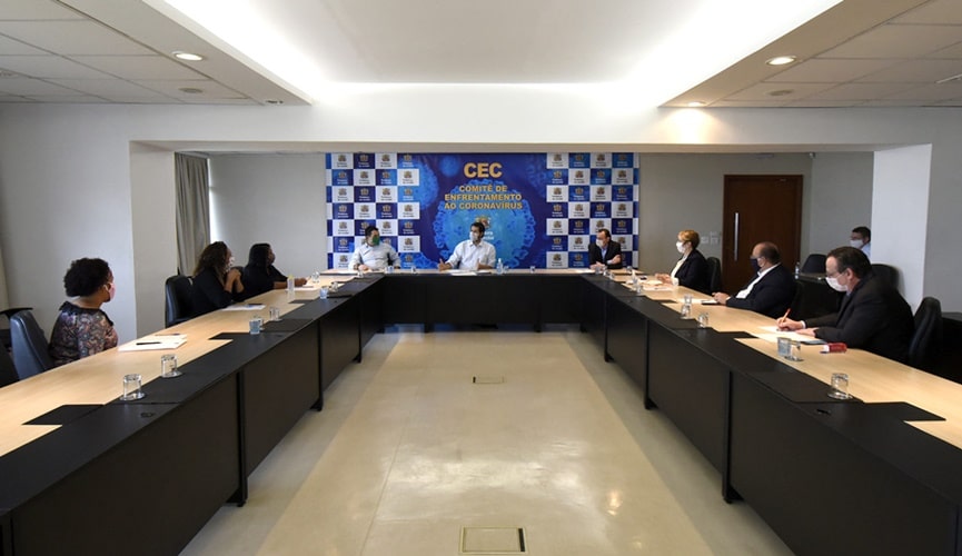 Foto de reunião de autoridades locais