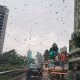 Vidro do carro com gotas de chuva