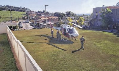 Helicóptero Águia da Polícia Militar próximo a prédio do Jardim Tulipas