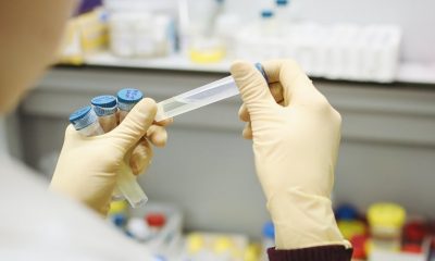 Foto de tubos de ensaio em laboratório