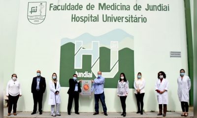 Foto de médicos e profissionais do HU
