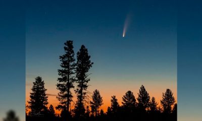 Passagem de cometa pelo céu de Oregon, nos Estados Unidos
