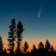Passagem de cometa pelo céu de Oregon, nos Estados Unidos