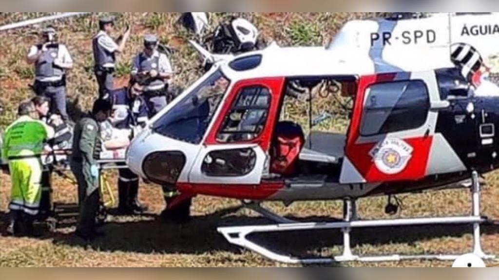 Helicóptero Águia da Polícia Militar ajudando socorro