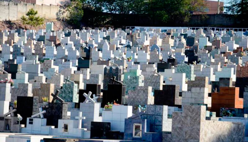 Túmulos do cemitério de Jundiaí
