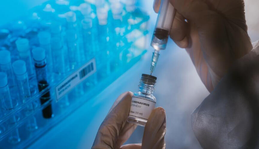 Laboratórios disputam produção de vacina para o novo coronavírus. Foto: Divulgação / iStock)