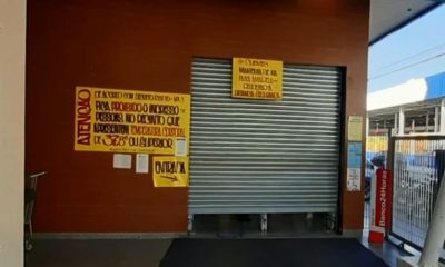 Foto da fachada de supermercado fechado