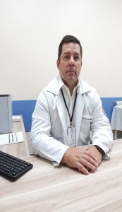 Dr. Marcelo de Azevedo Munhoz é oordenador do departamento de Ortopedia do HSV. (Foto: Divulgação)