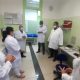 Médicos reunidos em sala do Hospital São Vicente