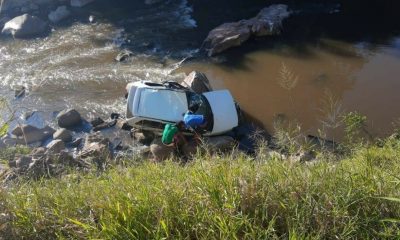 Carro caiu no Rio Jundiaí, na região de Itupeva
