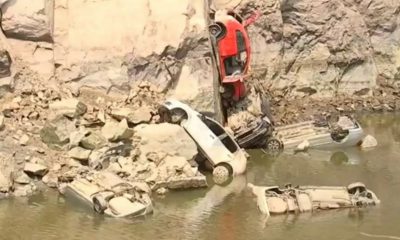 Carros encontrados em pedreira desativada em Salto de Pirapora SP