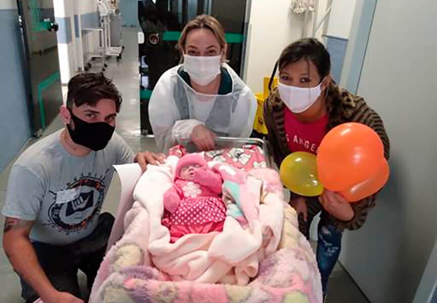Bebê prematuro recebe alta do Hospital Universitário. (Foto: Divulgação)