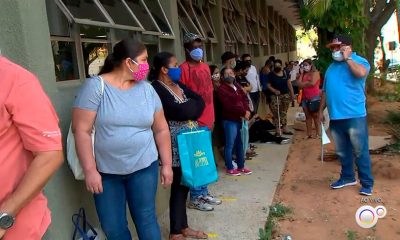 Fila no INSS em Jundiaí. (Foto: Reprodução TV Tem)