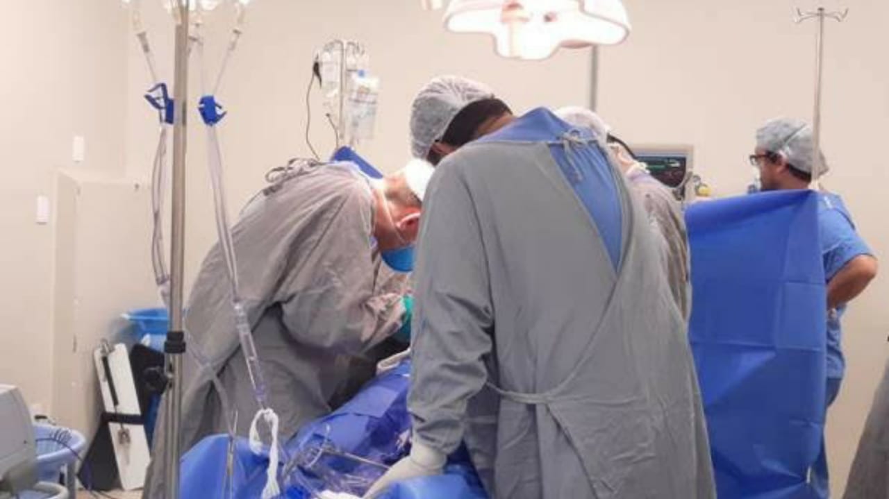 Médicos realizando captação de órgãos para doação no Hospital São Vicente, em Jundiaí