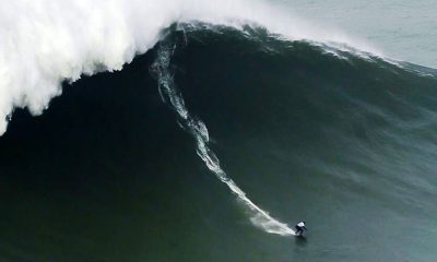 Maya Gabeira na maior onda surfada em 2020. (Foto: WSL / Pedro Miranda)