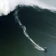 Maya Gabeira na maior onda surfada em 2020. (Foto: WSL / Pedro Miranda)