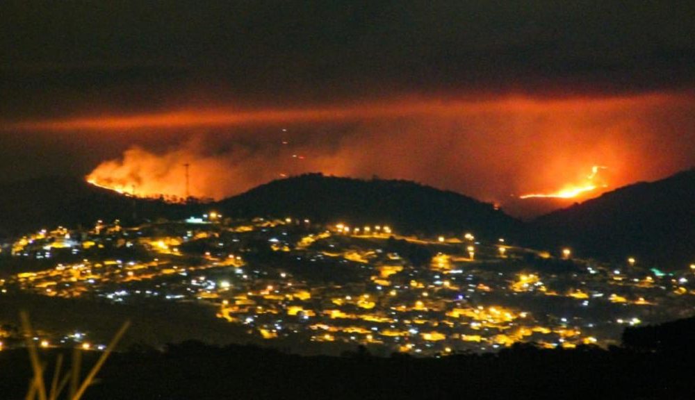 Incêndio na Serra do Mursa, em Várzea Paulista