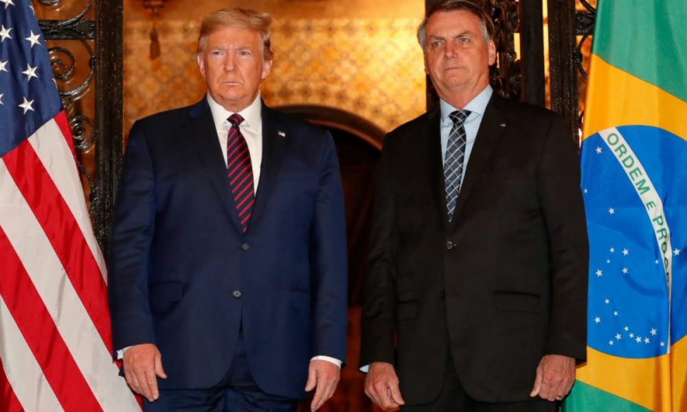 Presidente Jair Bolsonaro ao lado do presidente dos EUA, Donald Trump