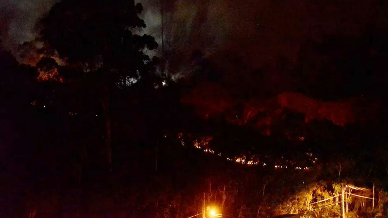 Área verde atingida por incêndio no Jardim Diana, em Várzea Paulista