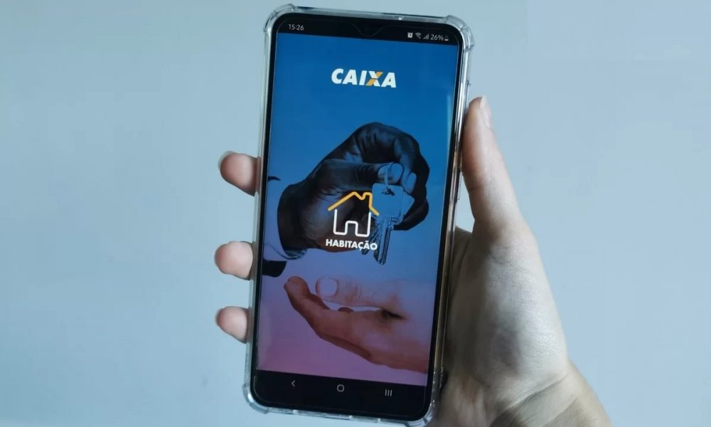 Celular com aplicativo do novo serviço de financiamento habitacional da Caixa