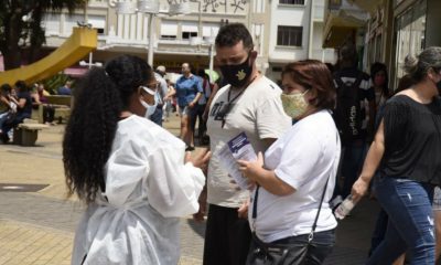 Ação de conscientização conta do Covid-19 no centro de Jundiaí