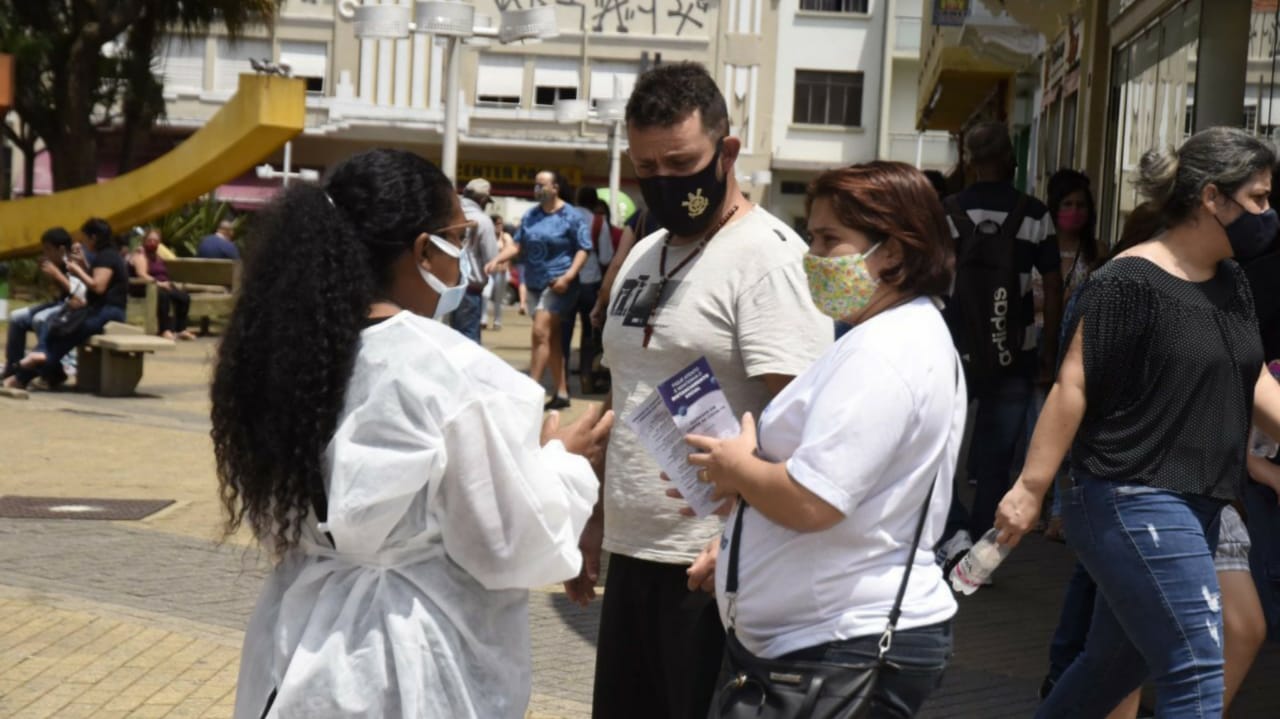 Ação de conscientização conta do Covid-19 no centro de Jundiaí