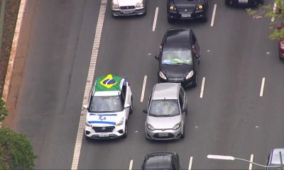 Carros em carreata da Marcha para Jesus em São Paulo