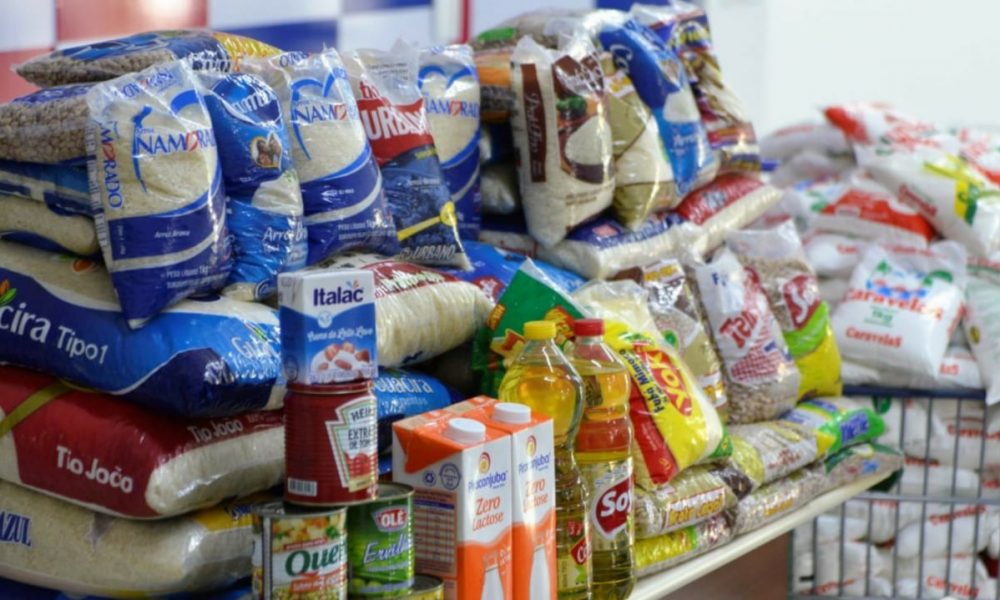 Alimentos arrecadados em doações para a Campanha Permanente de Solidariedade