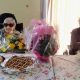 Idosa comemora 107º aniversário ao lado de melhor amiga, de 105 anos