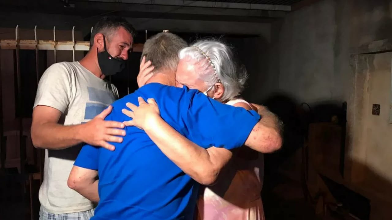 Idoso resgatado se reencontra com família em Várzea Paulista.