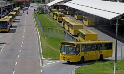 Ônibus do transporte público de Jundiaí no terminal Vila Arens