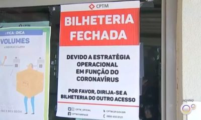 Informativo de bilheteria interditada na estação de trem de Botujuru, em Campo Limpo Paulista.