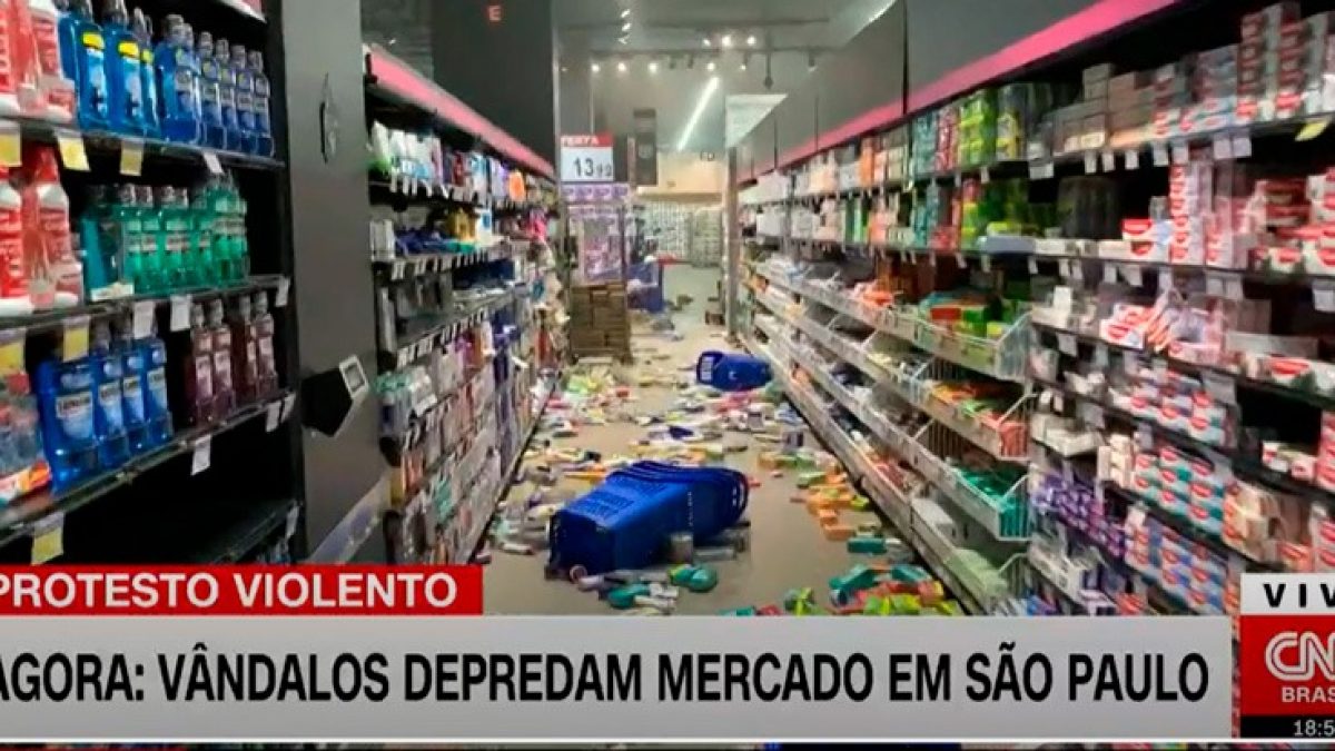 Revolta contra Carrefour gera danos em lojas nas