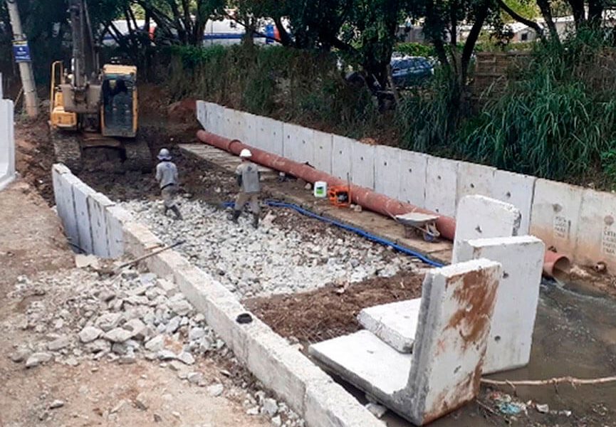 Obras no córrego em Várzea Paulista. (Foto: Divulgação)