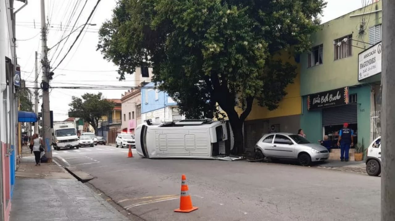 Acidente bloqueia trânsito no centro de Jundiaí