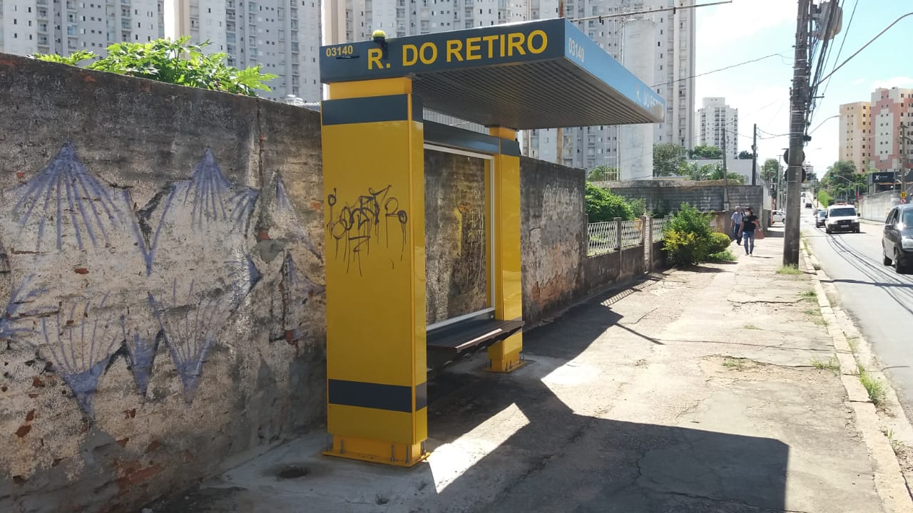 Abrigo de ônibus instalado no Retiro, em Jundiaí, que foi vandalizado.