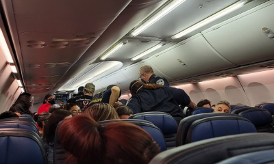 Homem morre em voo dos Estados Unidos e desespera passageiros