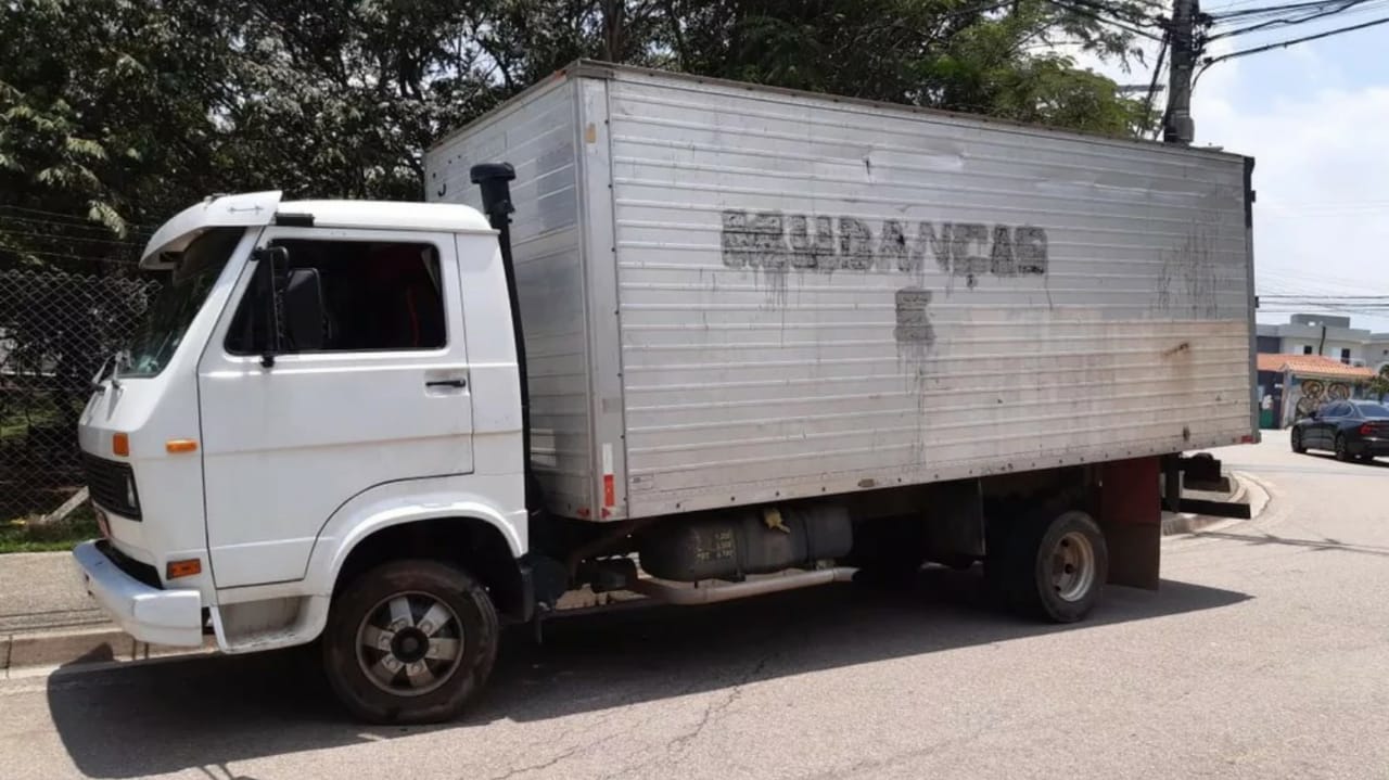 Caminhão apreendido com suspeito de ter participado de roubo de carga em Jundiaí