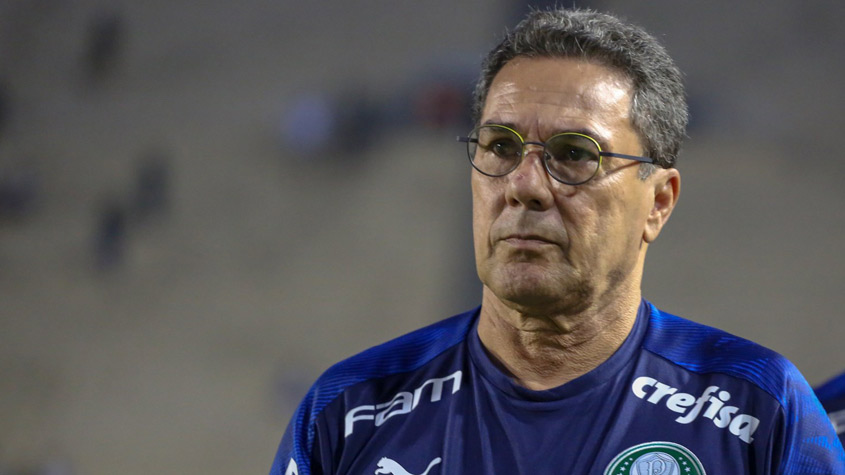 Técnico Vanderlei Luxemburgo é internado com Covid-19