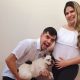 Família comemora gravidez de mulher que foi diagnosticada infértil.