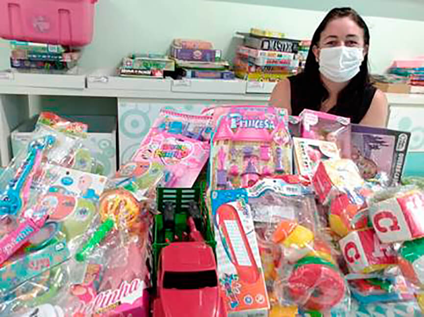 Doação de brinquedos ao Hospital Universitário. (Foto: Divulgação)