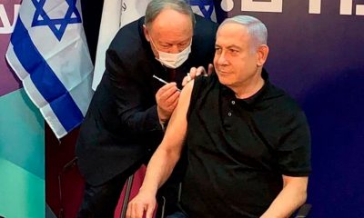 Benjamin Netanyahu tomaa vacina contra Covid-19. (Foto: Reprodução/Twitter)