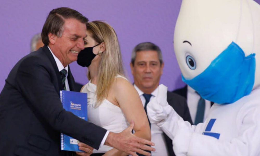 União tem 72 horas para justificar sigilo sobre o cartão de vacinação de Bolsonaro