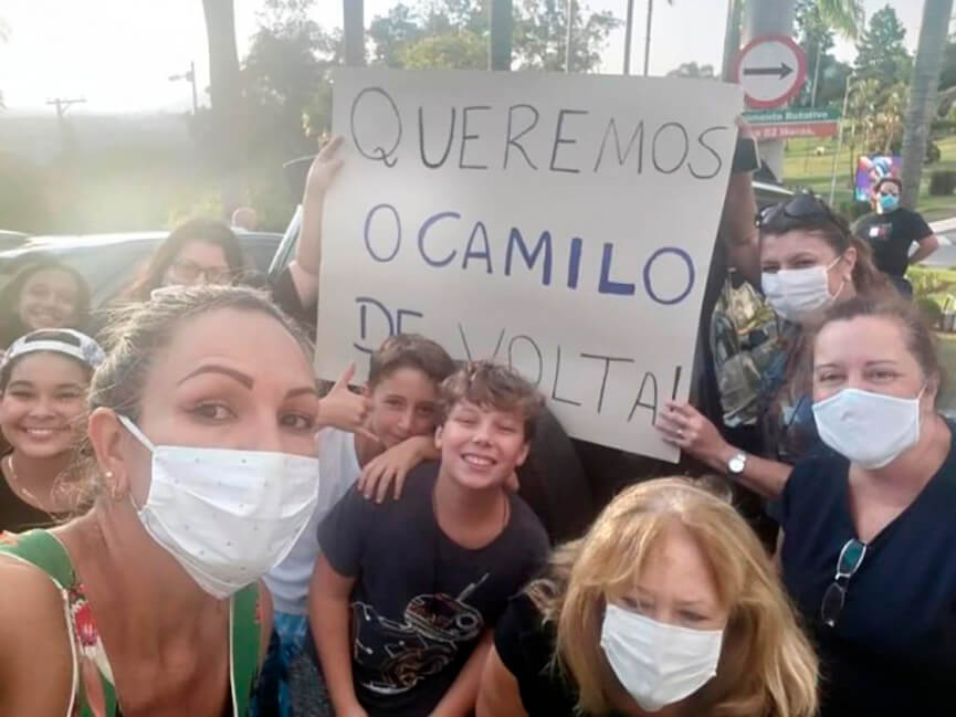 Alunos do Colégio São Vicente fazem protesto por demissões de