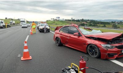 BMW/M3 colide contra caminhão na rodovia dos Bandeirantes. (Foto: Divulgação/Polícia Rodoviária)