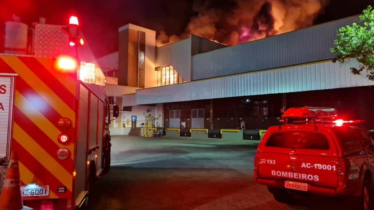 Fábrica da Emulzint, em Jundiaí, foi atingida por incêndio