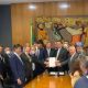 Presidente Bolsonaro se reúne com membros do governo e lideranças do Congresso para discutir a privatização dos Correios